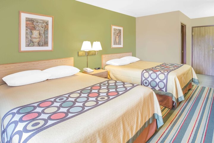 1 Queen Bed (2 of 11)