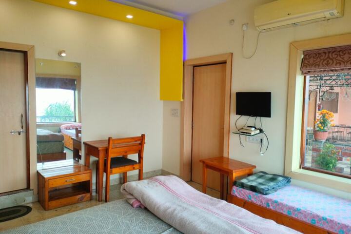 Room 28 of 66