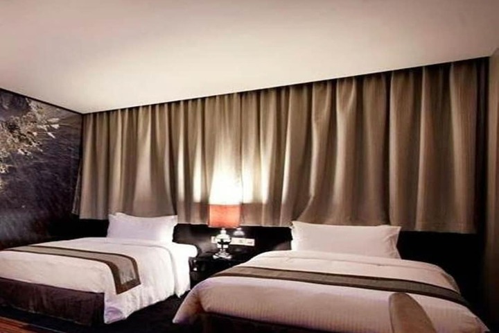 Room 17 of 77