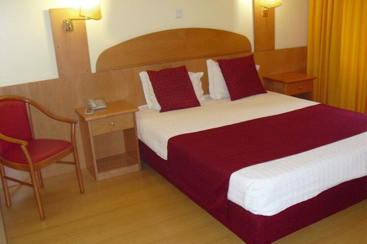 Room 5 of 16