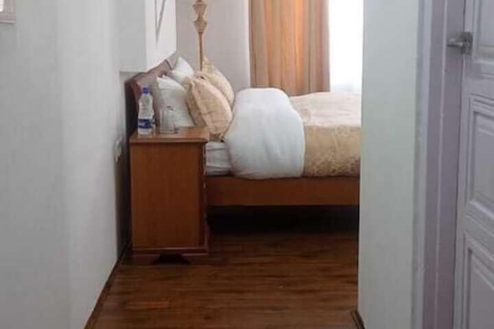 Room 10 of 36