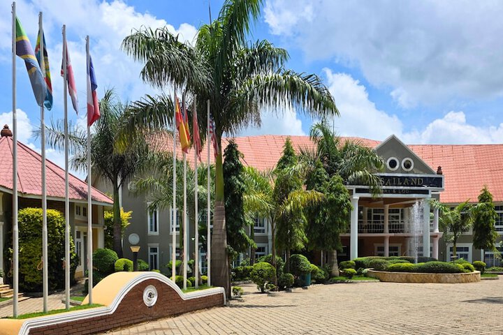 Masailand Safari & Lodge