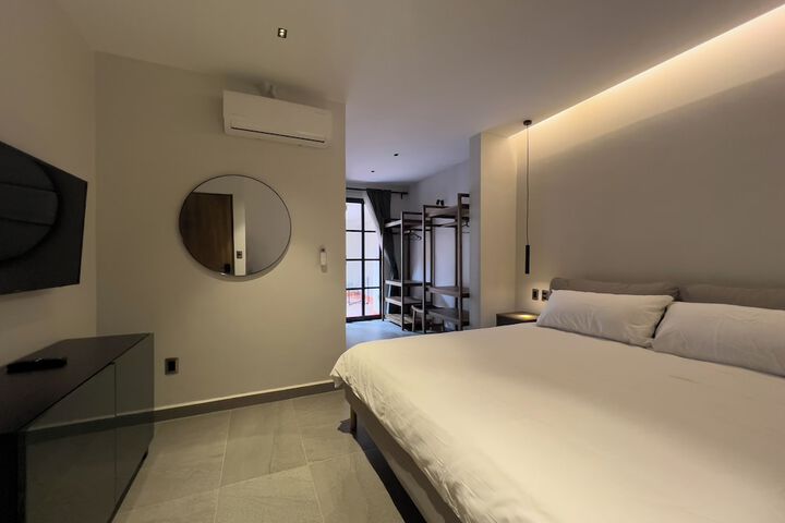 Room 14 of 28