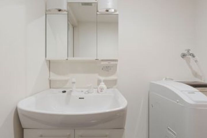 Room 2 of 182