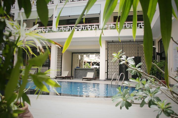 Pool Hotel