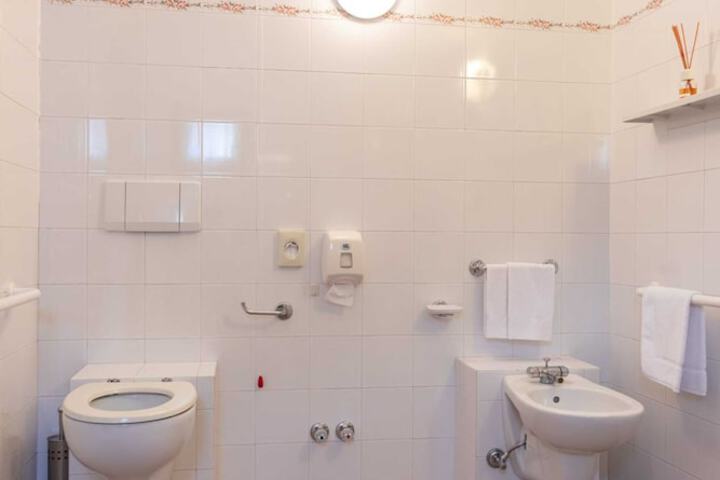Room 140 of 186