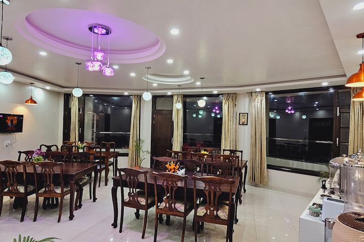 Dining 58 of 77