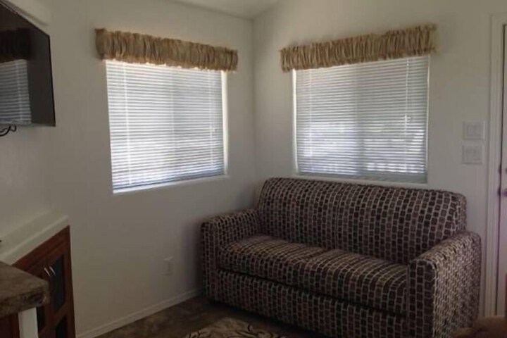 Room 6 of 17