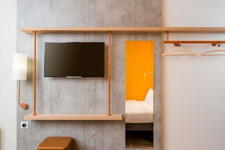 Room 40 of 77