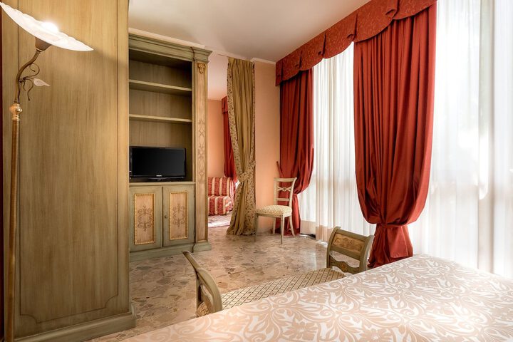 Room 9 of 53