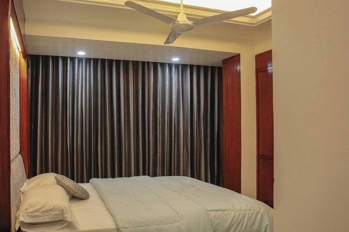Room 12 of 32