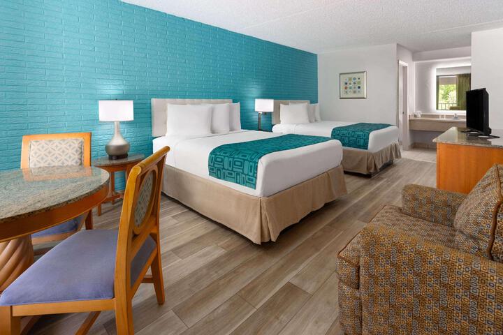 1 King Bed (5 of 10)