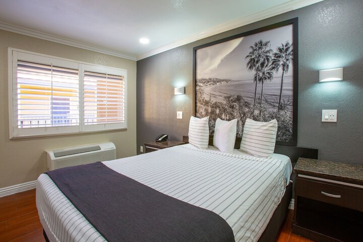 1 Queen Bed (18 of 19)