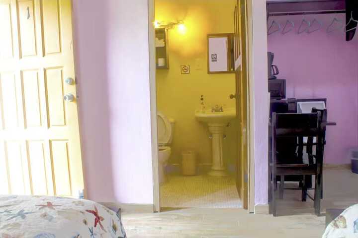 Room 6 of 18