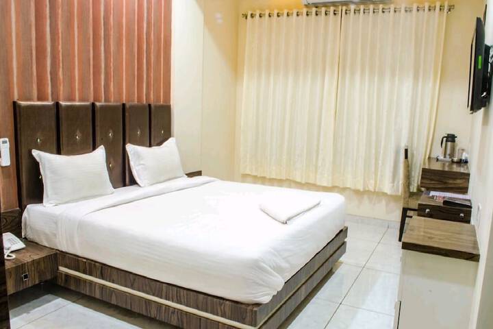 Room 8 of 13