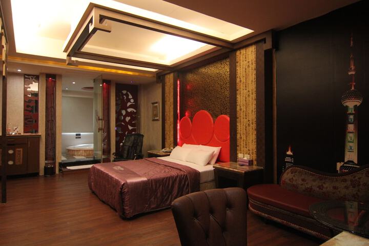 Room 9 of 56