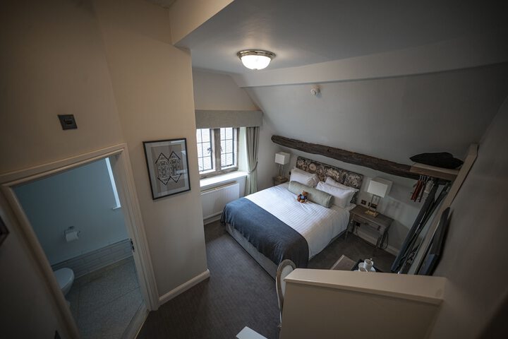 Room 8 of 76