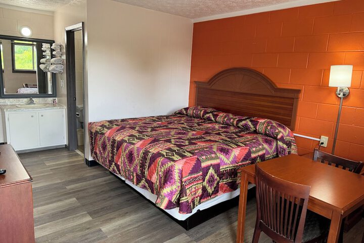Room 6 of 16