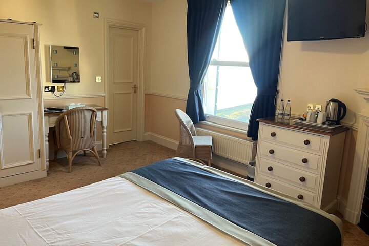 Room 8 of 28
