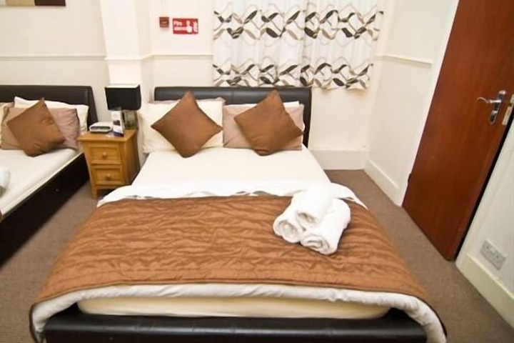 Room 6 of 44