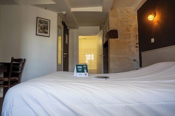 Room 8 of 16