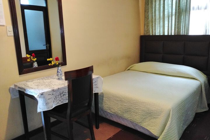 Room 9 of 10