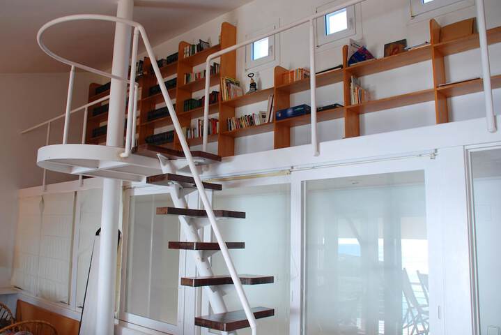 Room 11 of 24