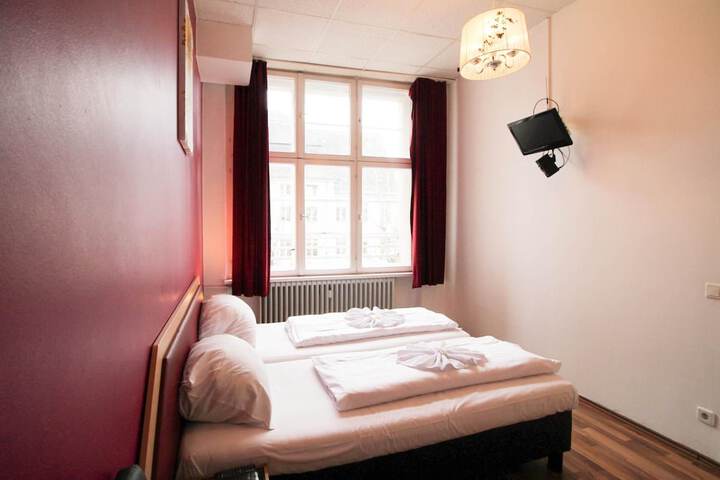Room 12 of 52