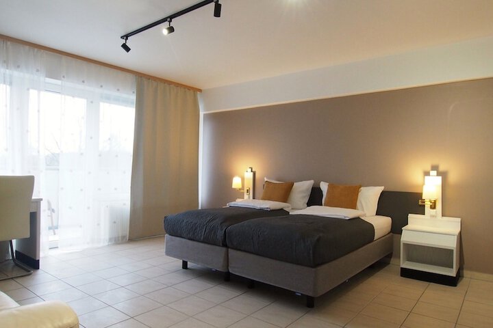 Room 20 of 136