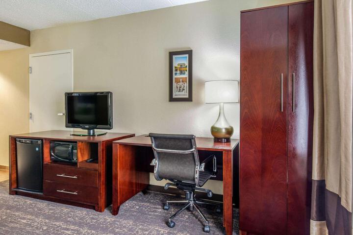 Queen Bed Accessible (8 of 9)