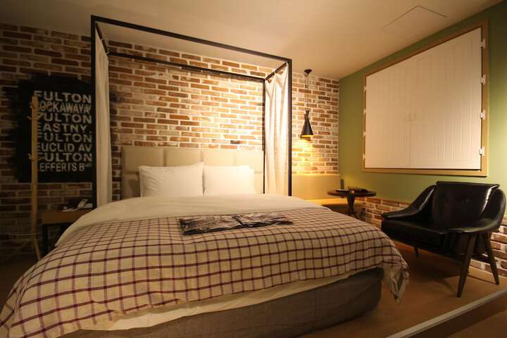 Room 7 of 66