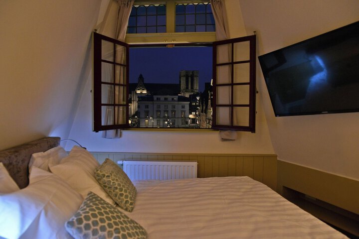 Room 11 of 25