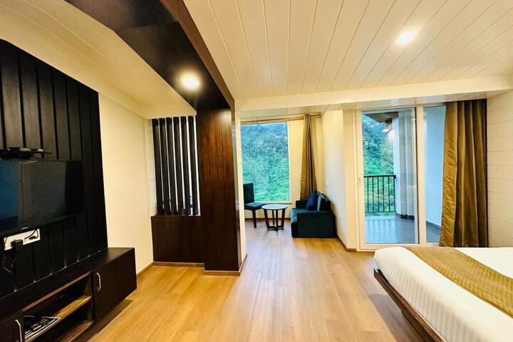 Room 5 of 33