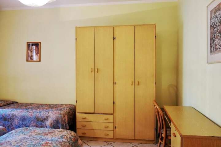 Room 6 of 58