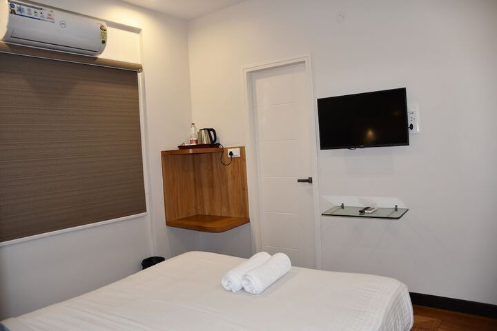Room 4 of 25