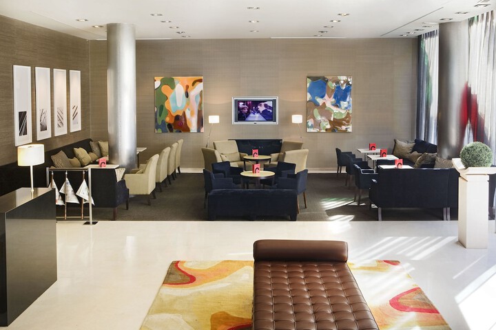 Entrance & Lobby