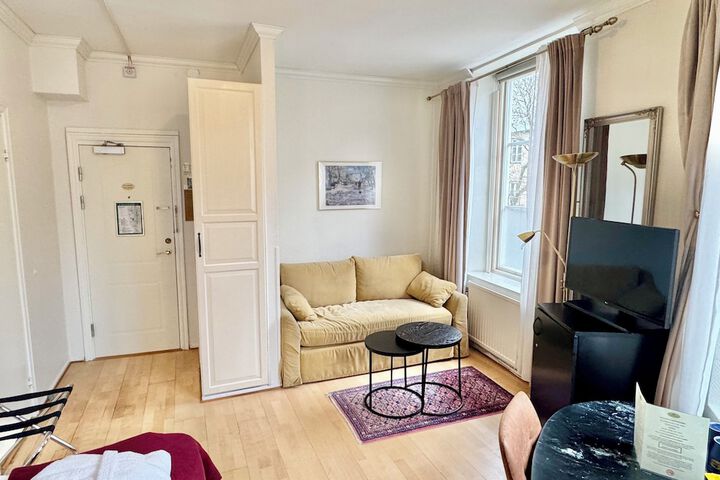 Room 80 of 212