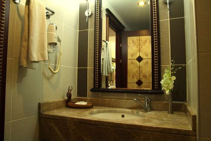 Room 16 of 39