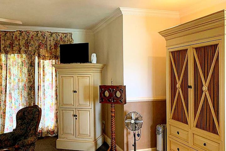 Room 13 of 61