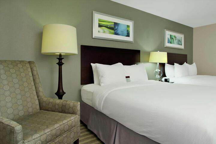 2 Queen Beds (5 of 8)