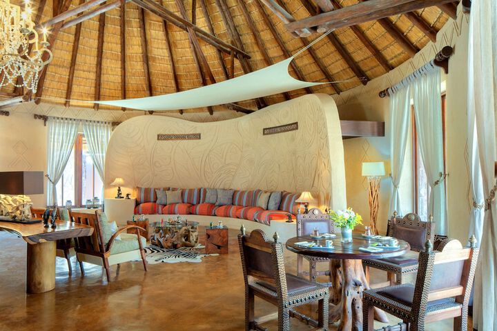 Lounge 164 of 221