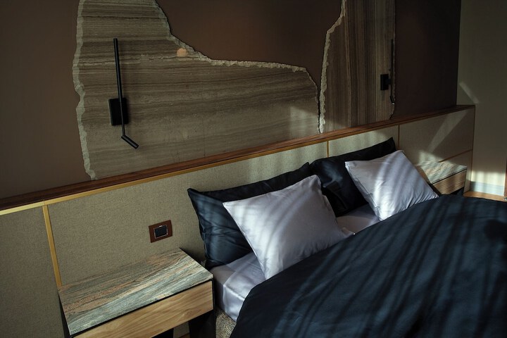Room 53 of 257
