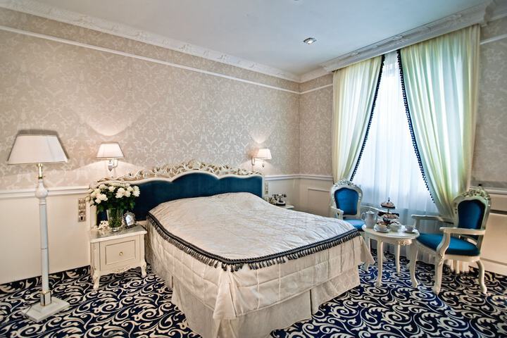 Room 6 of 33