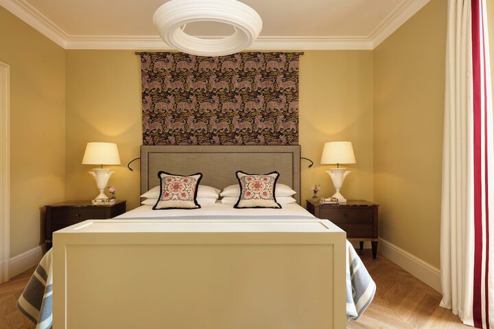 Room 207 of 533