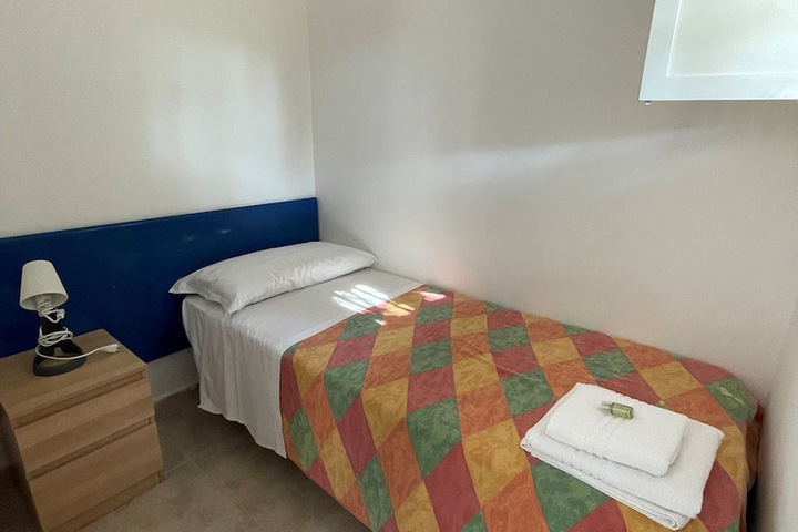 Room 28 of 80