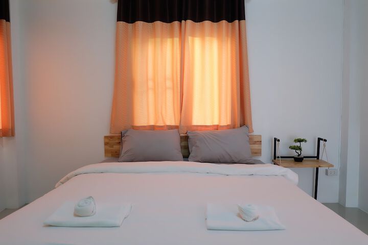 Room 5 of 32