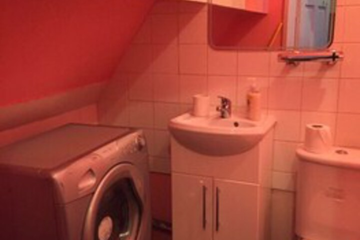 Room 2 of 8