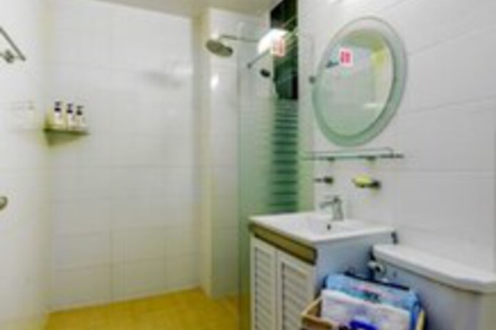 Room 4 of 37