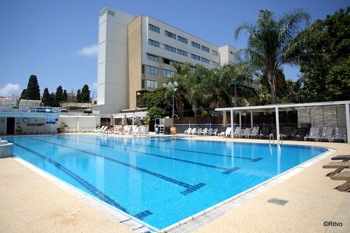 Pool Hotel