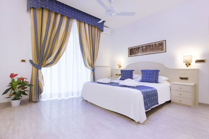 Room 6 of 48